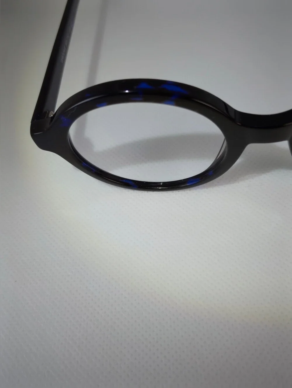 Groove Round Women's Black with Blue. Mid Bridge, Mid Temple Attachment.